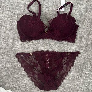 Victoria's Secret Lace Half-Pad Plunge Bra with matching panty NWT - burgundy